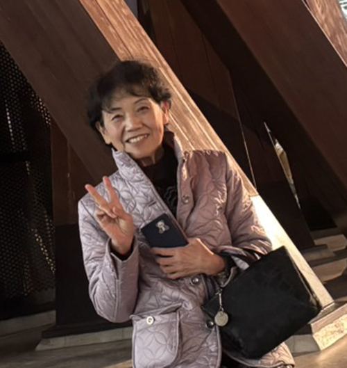 代表・菊吉川栄花(吉澤恭子)